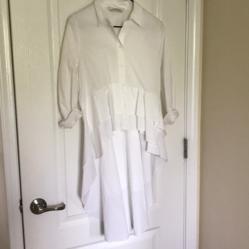 Chic Button Down white shirt/with tail